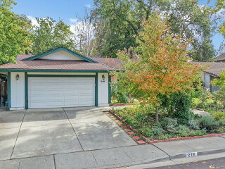 218 Cheyenne Dr, Vacaville, CA 95688
