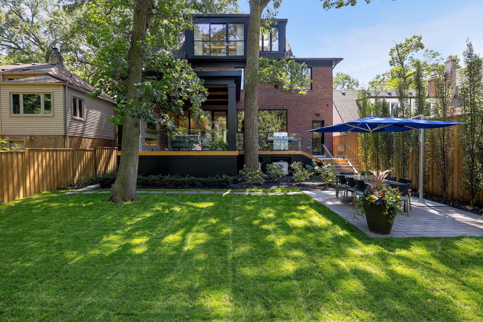 106 Baby Point Road, Toronto, ON M6S 2G3