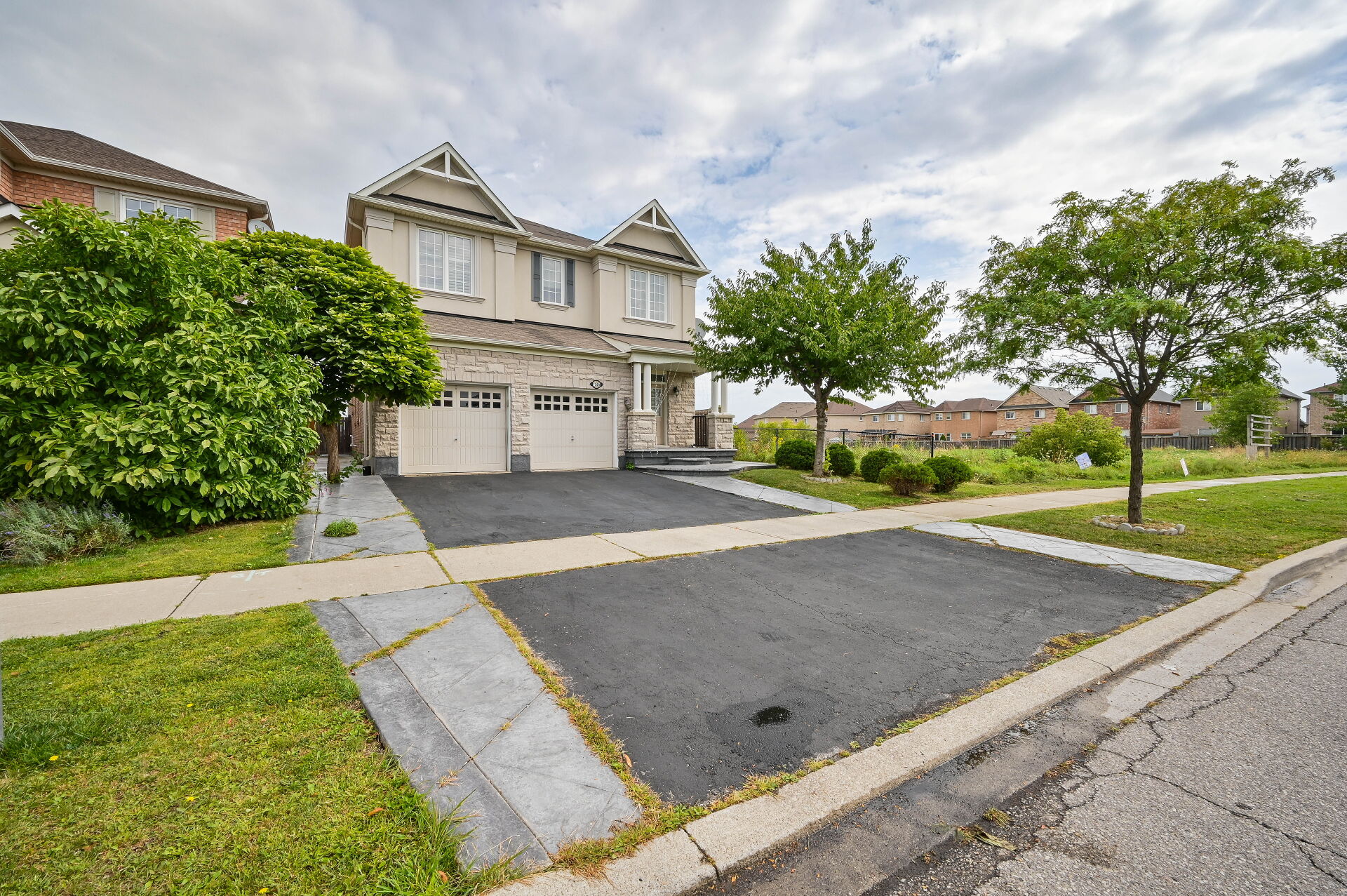7269 Saint Barbara Boulevard, Mississauga, ON L5W 0C1 Virtual Tour