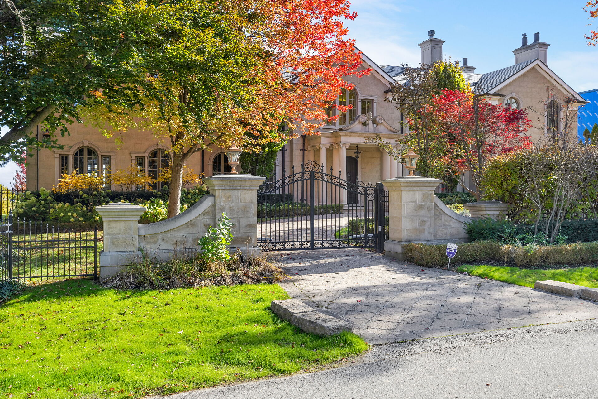 1092 Argyle Drive - Unrivaled Luxury & Timeless