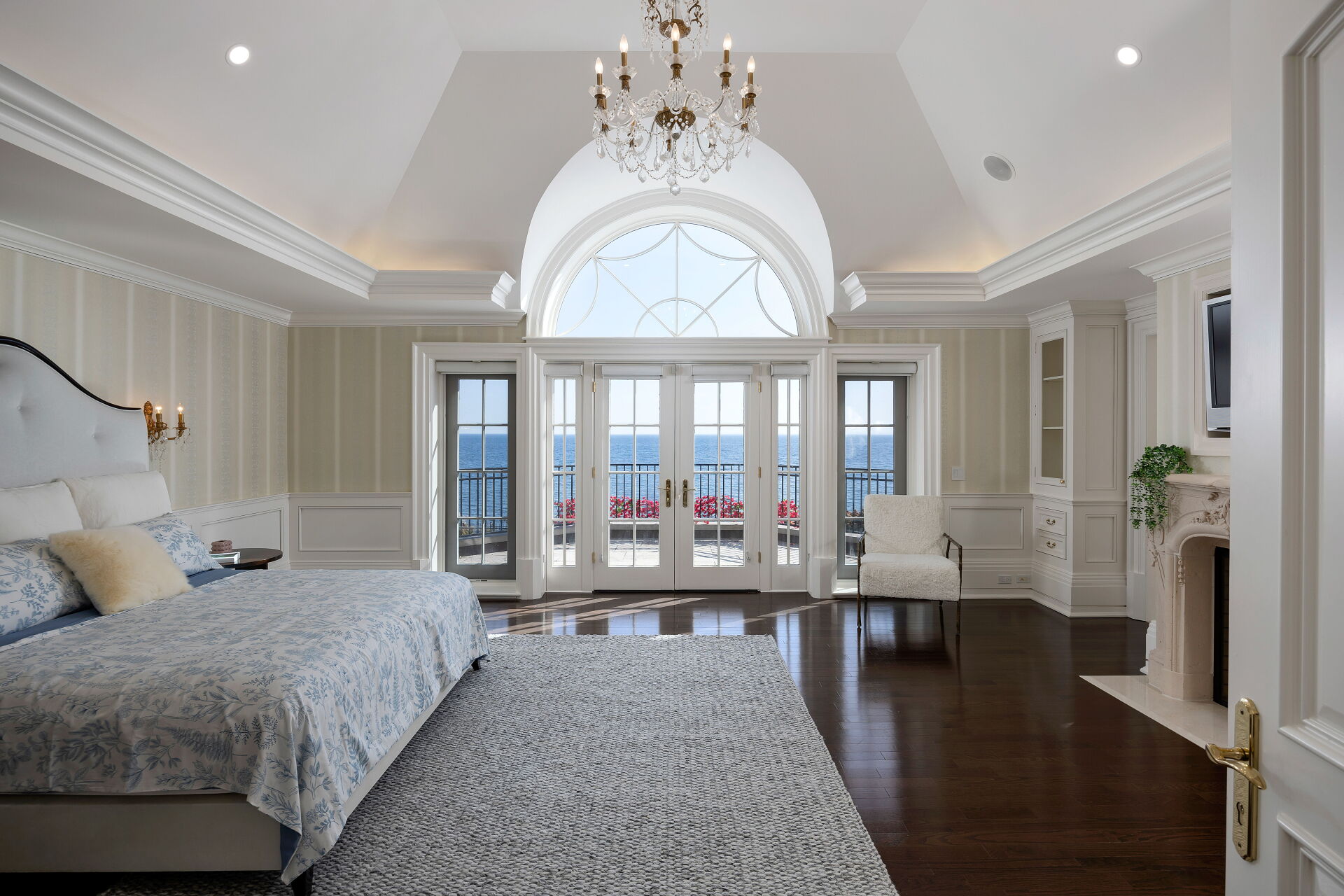 1092 Argyle Drive - Unrivaled Luxury & Timeless