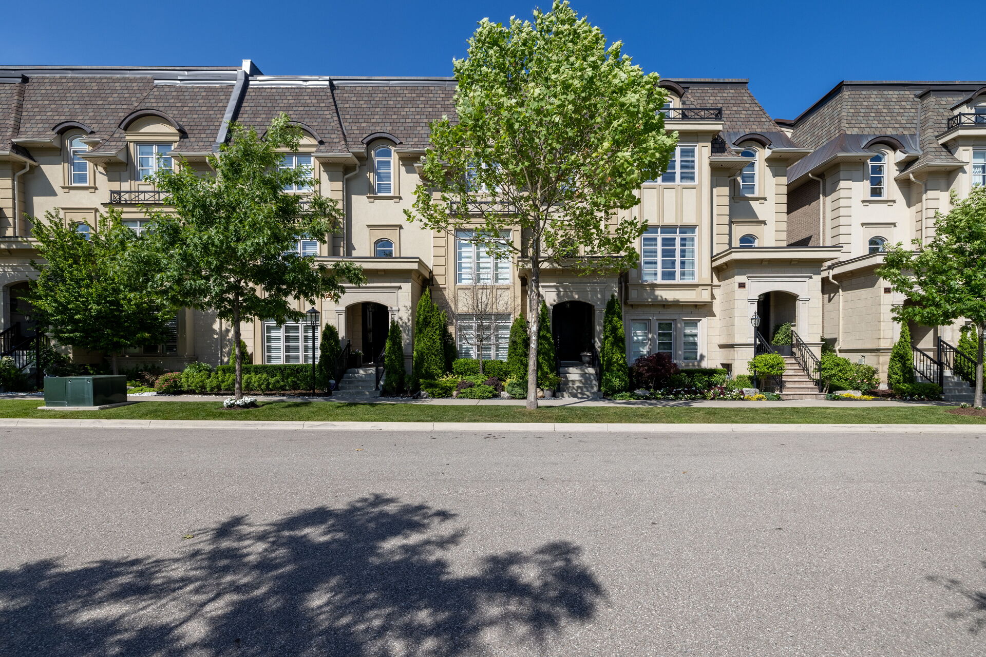 251 Hanover Street, Oakville, ON L6K 2V8 Virtual Tour