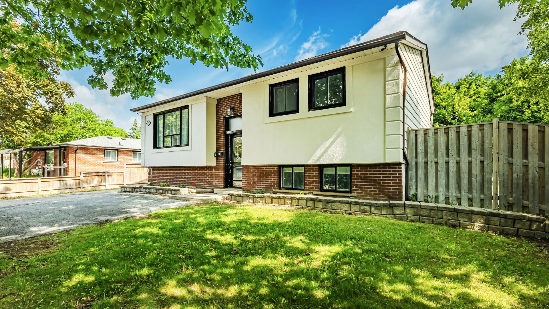 122 Rutherford Road North, Brampton, ON L6V 2J5