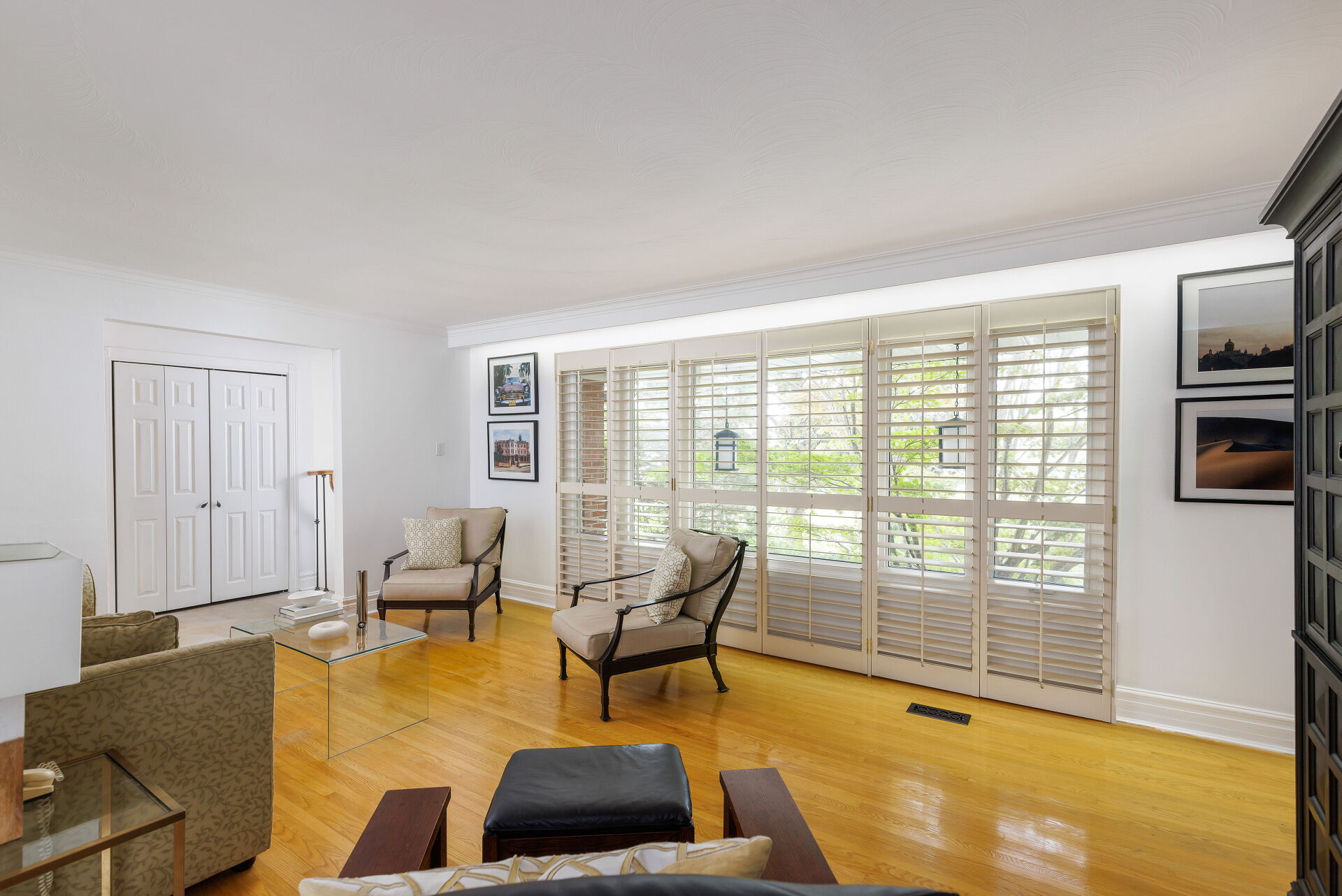 27 Paramount Court, Toronto, ON M6M 2L5