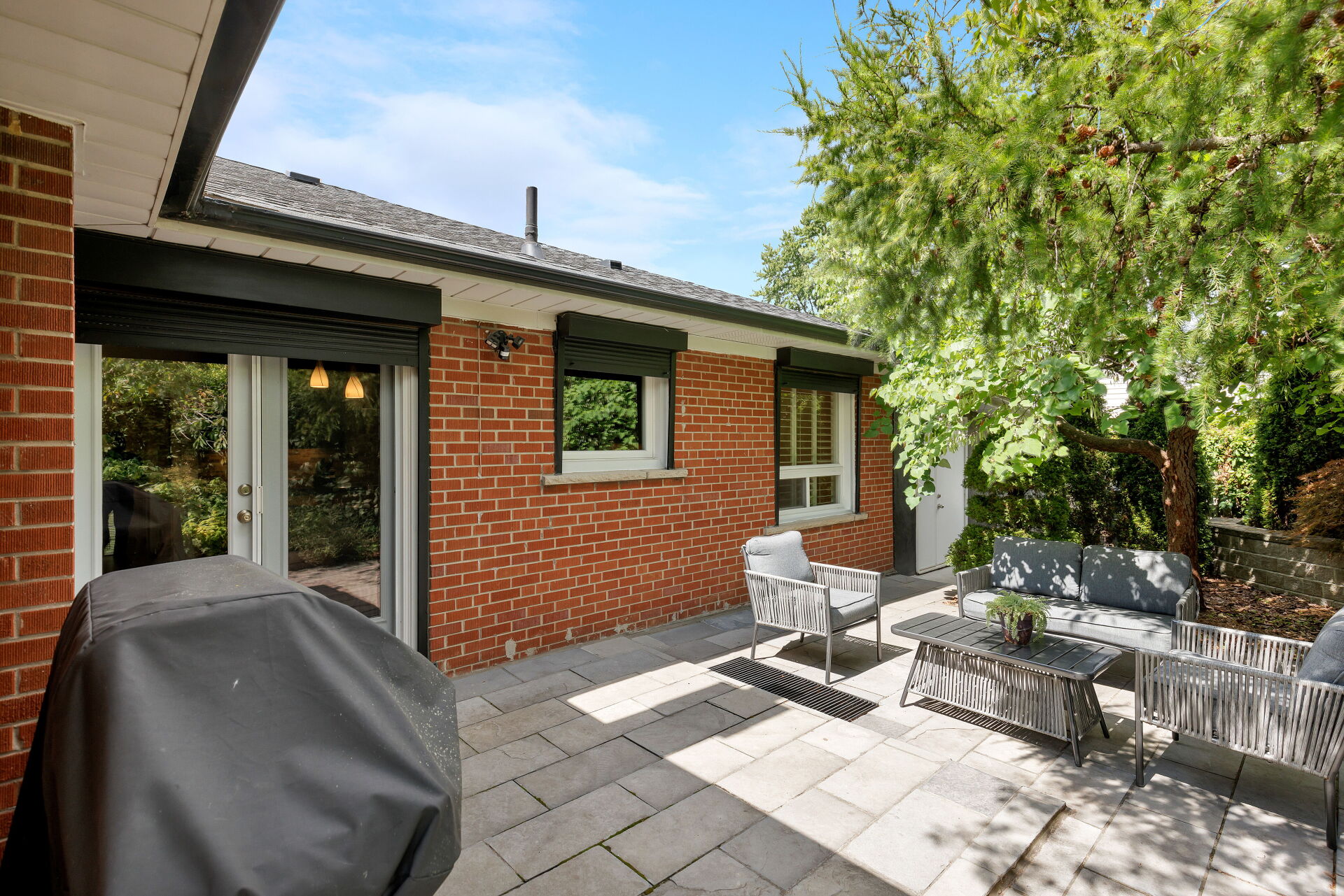 27 Paramount Court, Toronto, ON M6M 2L5