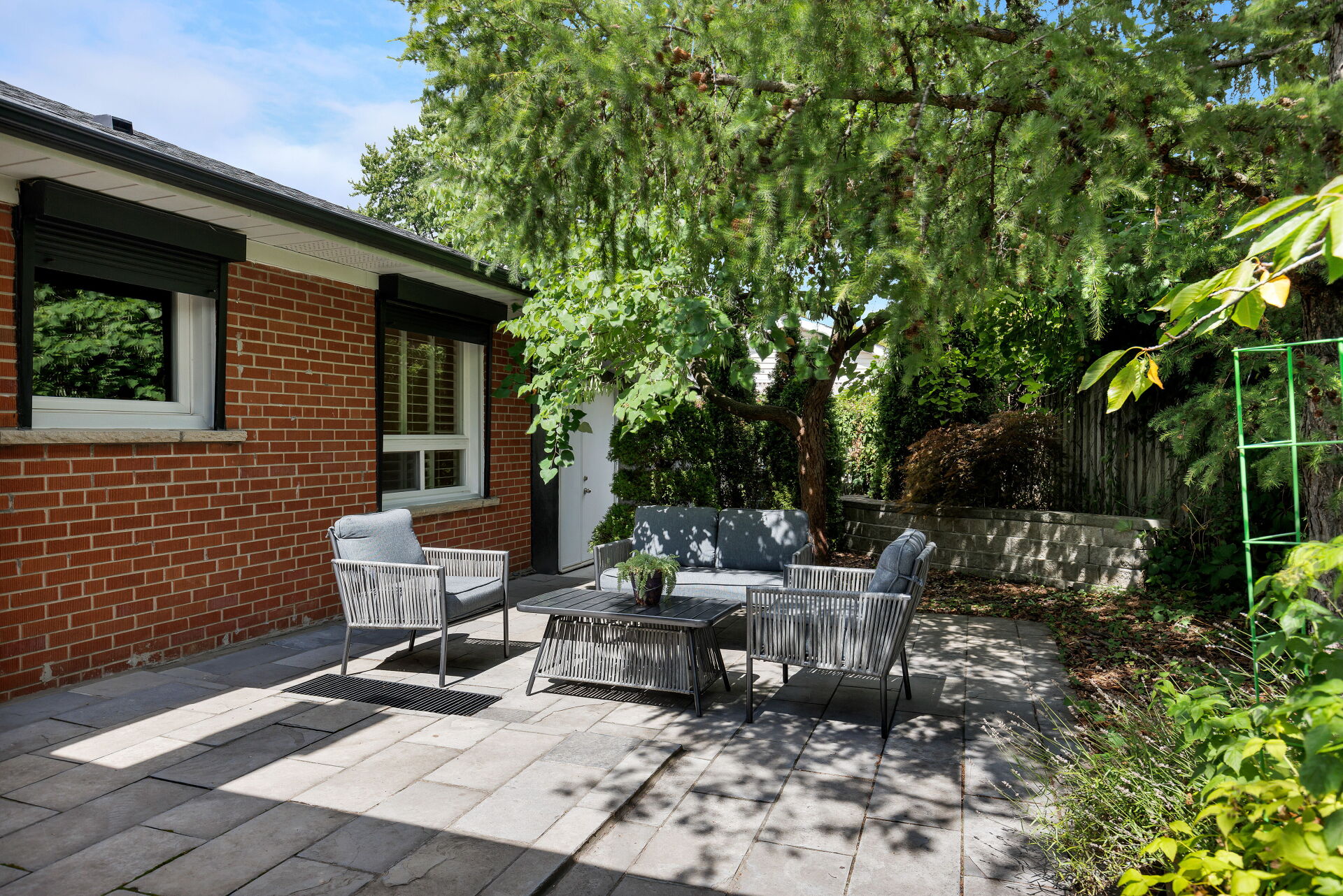 27 Paramount Court, Toronto, ON M6M 2L5