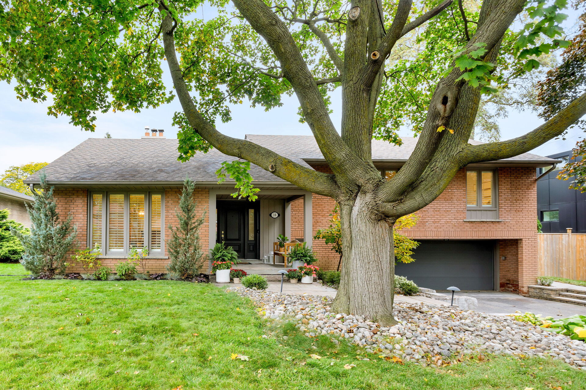 36 Ravensbourne Crescent, Toronto, ON M9A 2A8 Virtual Tour