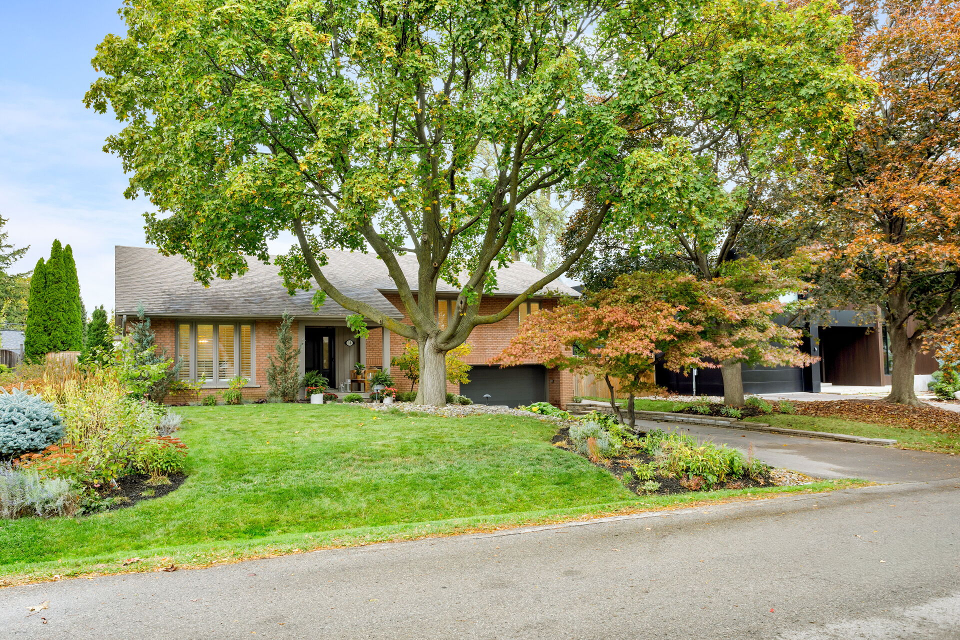 36 Ravensbourne Crescent, Toronto, ON M9A 2A8 Virtual Tour