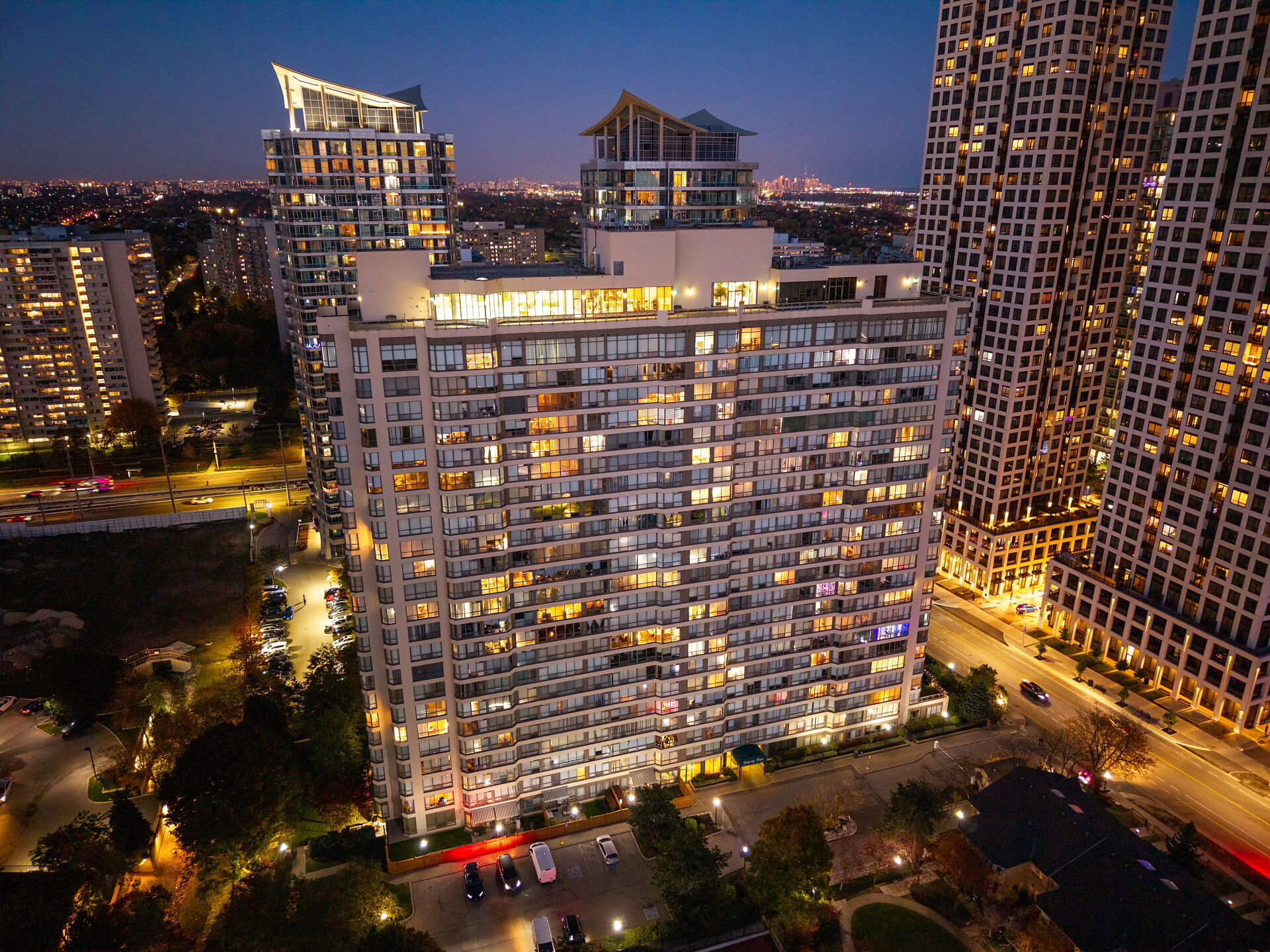 55 Elm Drive West #405, Mississauga, ON L5B 3Z3 Virtual Tour