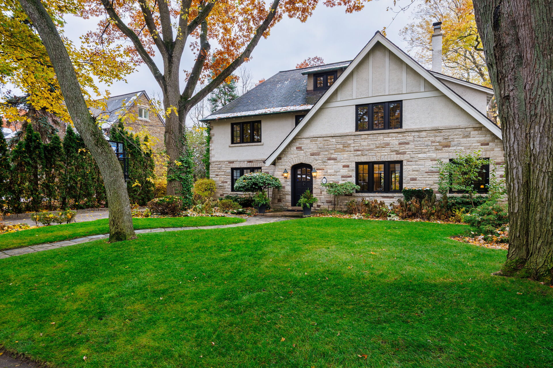 35 Baby Point Crescent, Toronto, ON M6S 2B7