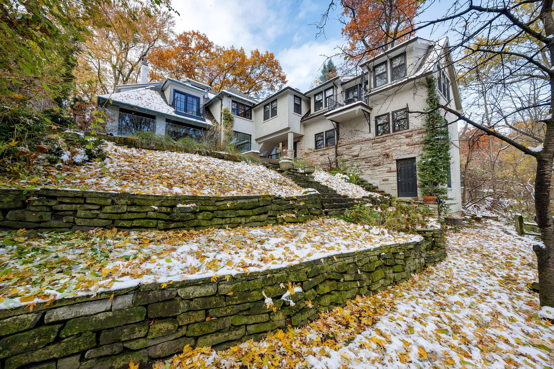 35 Baby Point Crescent, Toronto, ON M6S 2B7