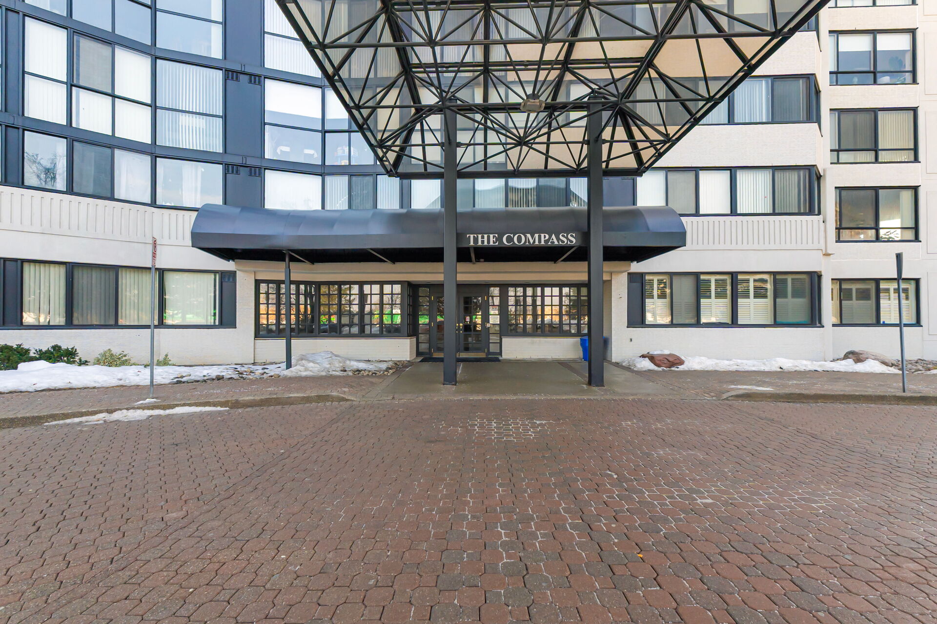 1360 Rathburn Road East, Mississauga, ON L4W 4H4