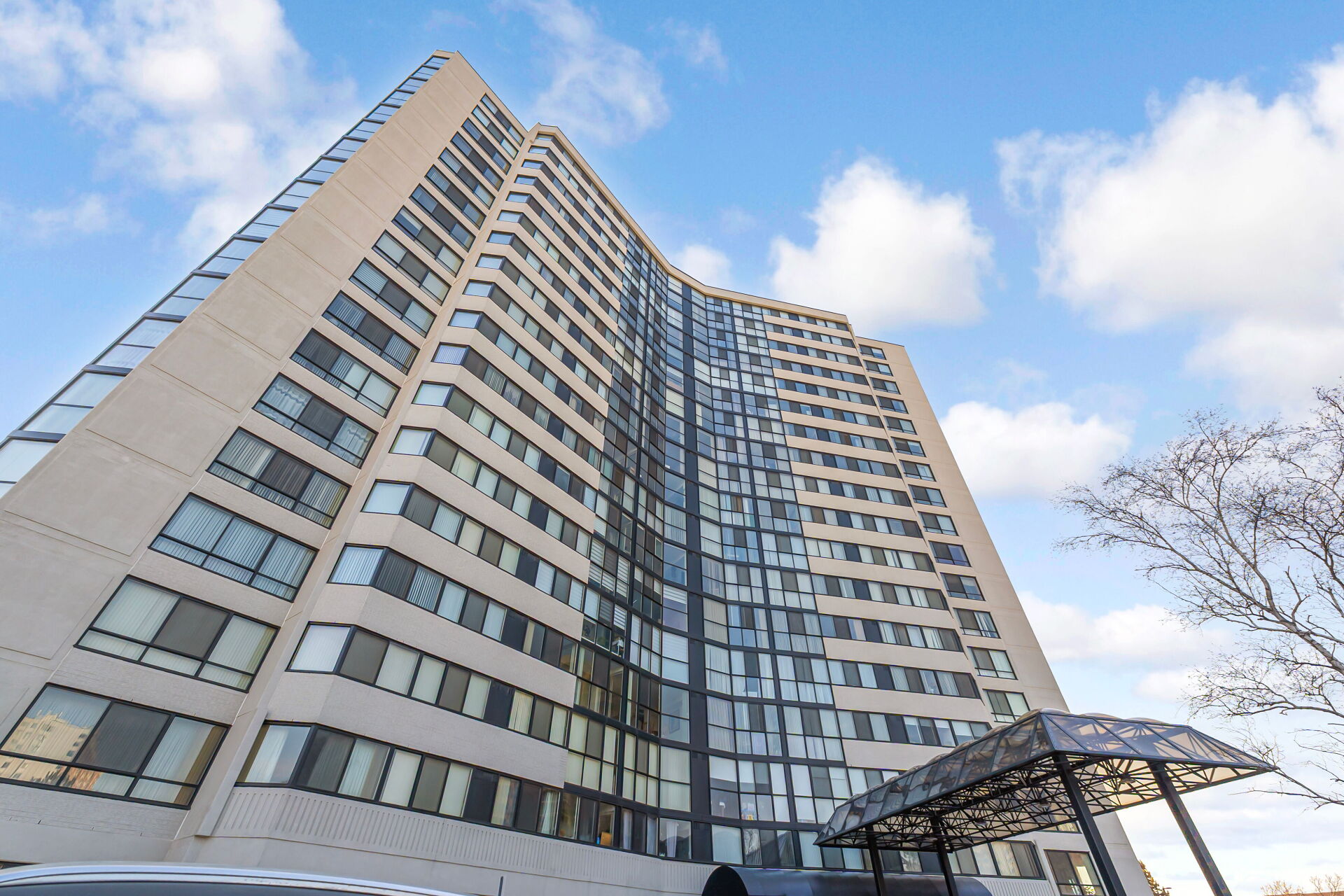 1360 Rathburn Road East, Mississauga, ON L4W 4H4