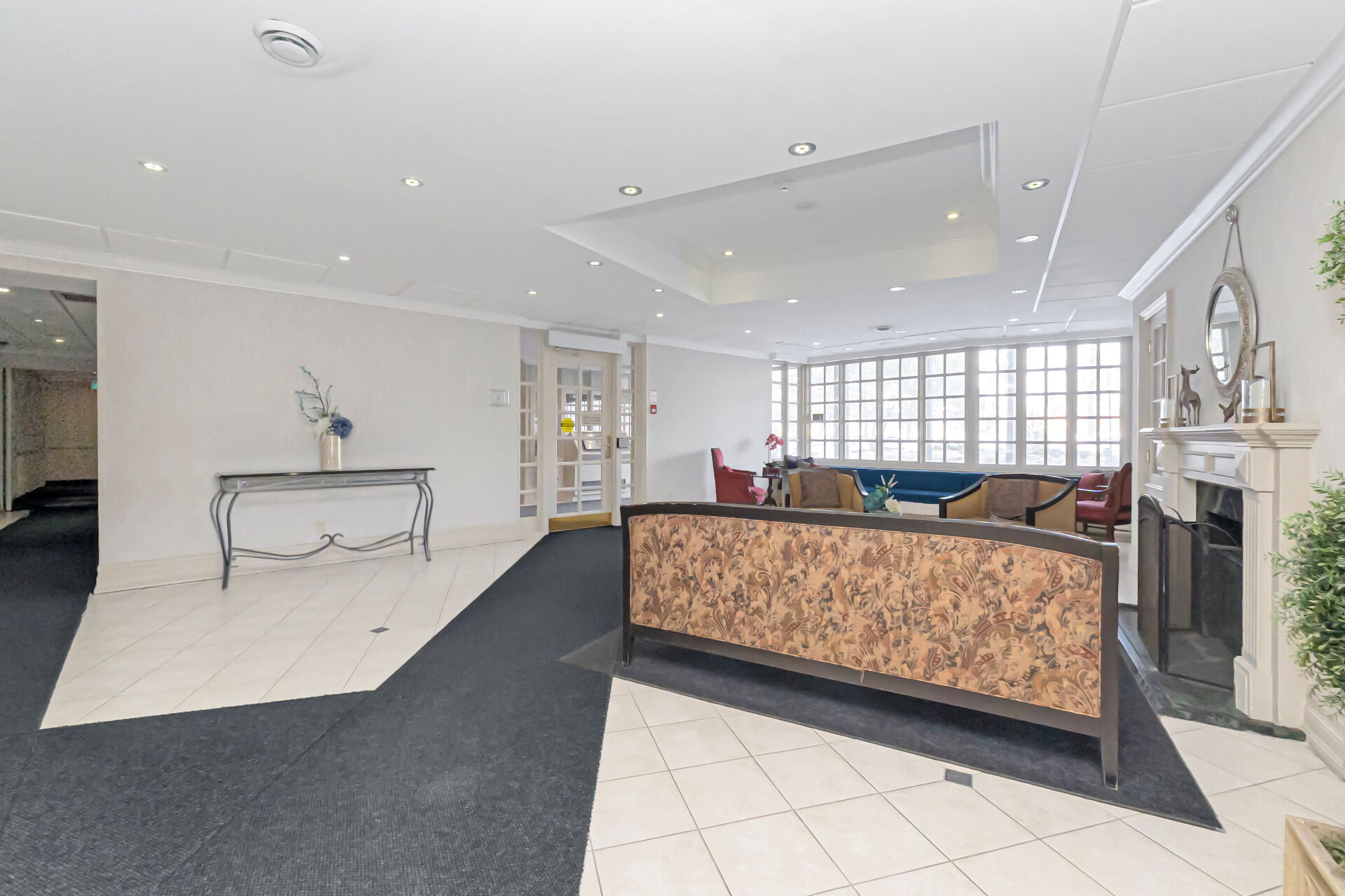 1360 Rathburn Road East, Mississauga, ON L4W 4H4