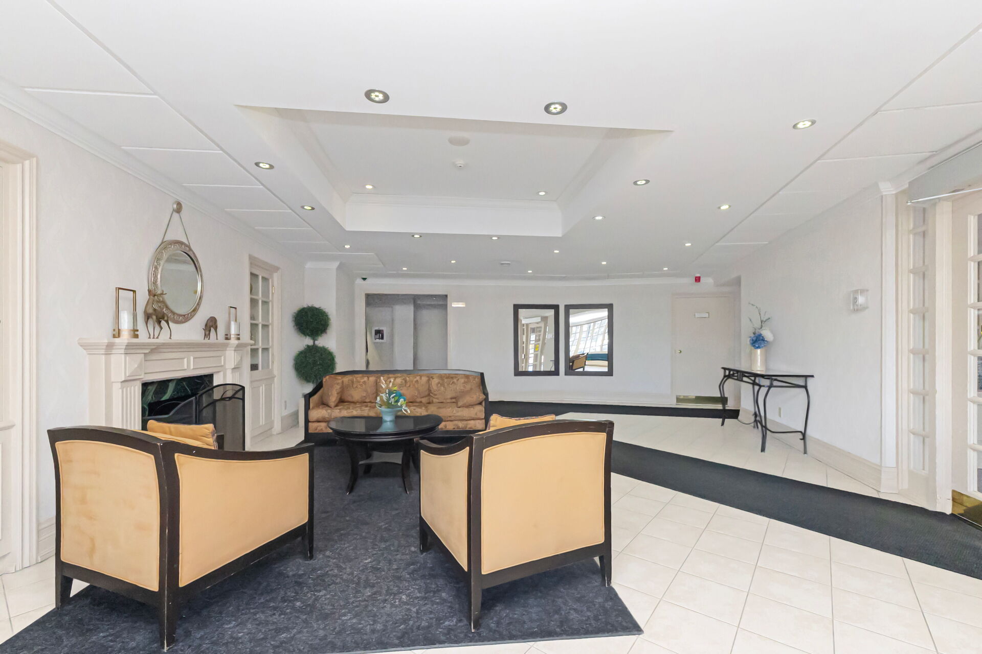 1360 Rathburn Road East, Mississauga, ON L4W 4H4
