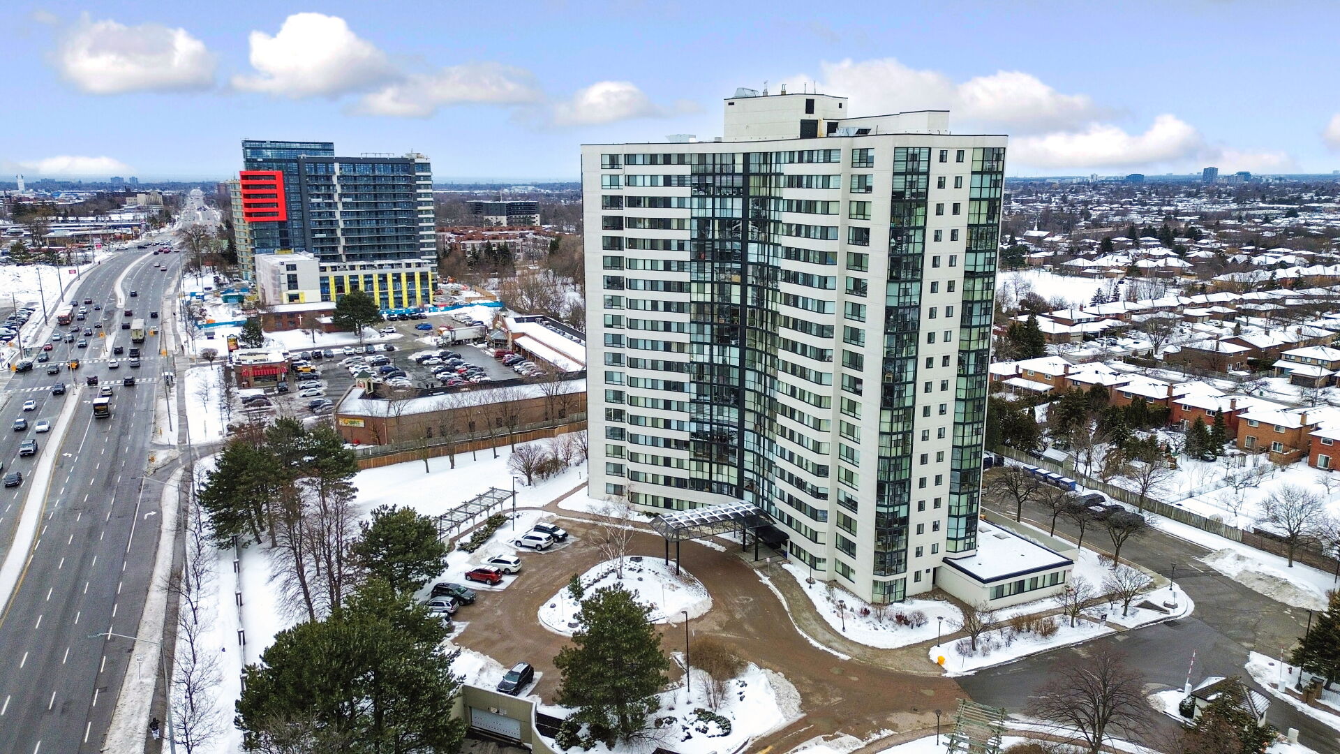 1360 Rathburn Road East, Mississauga, ON L4W 4H4