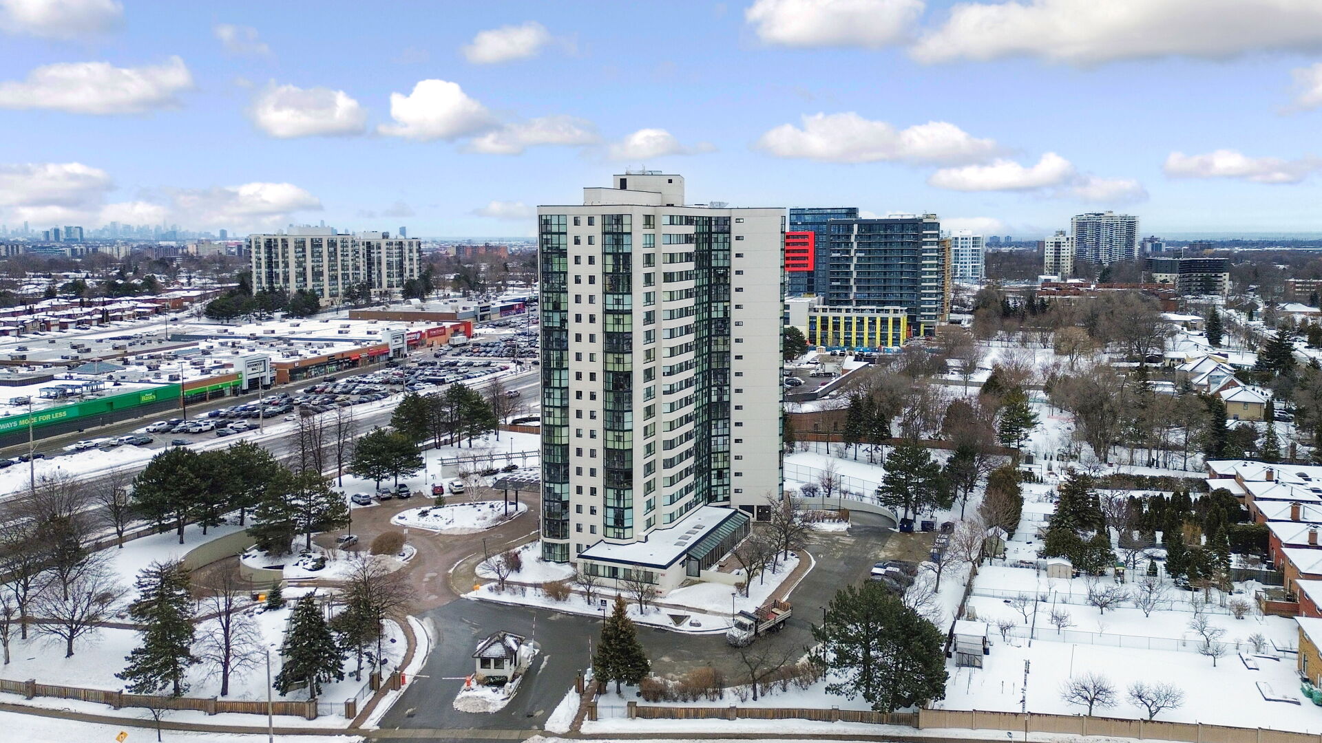 1360 Rathburn Road East, Mississauga, ON L4W 4H4