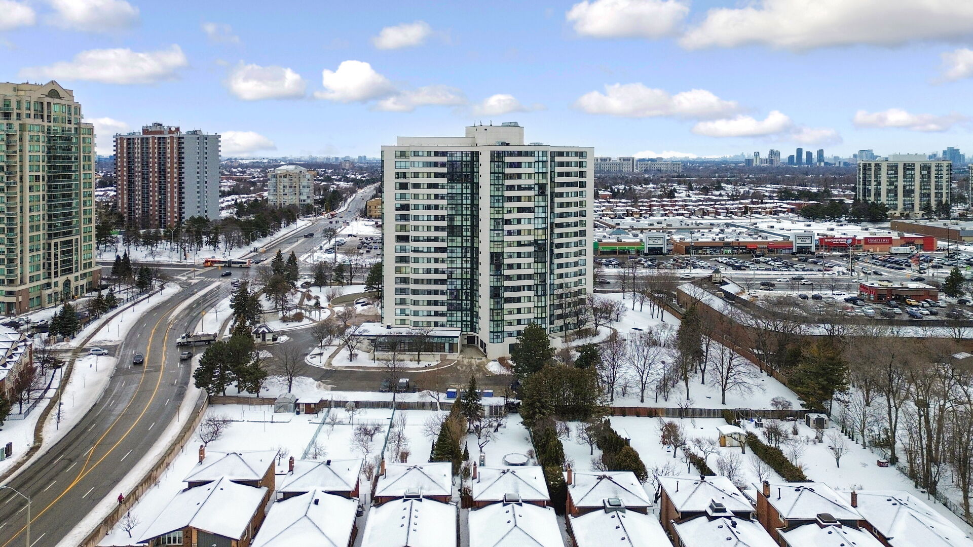 1360 Rathburn Road East, Mississauga, ON L4W 4H4