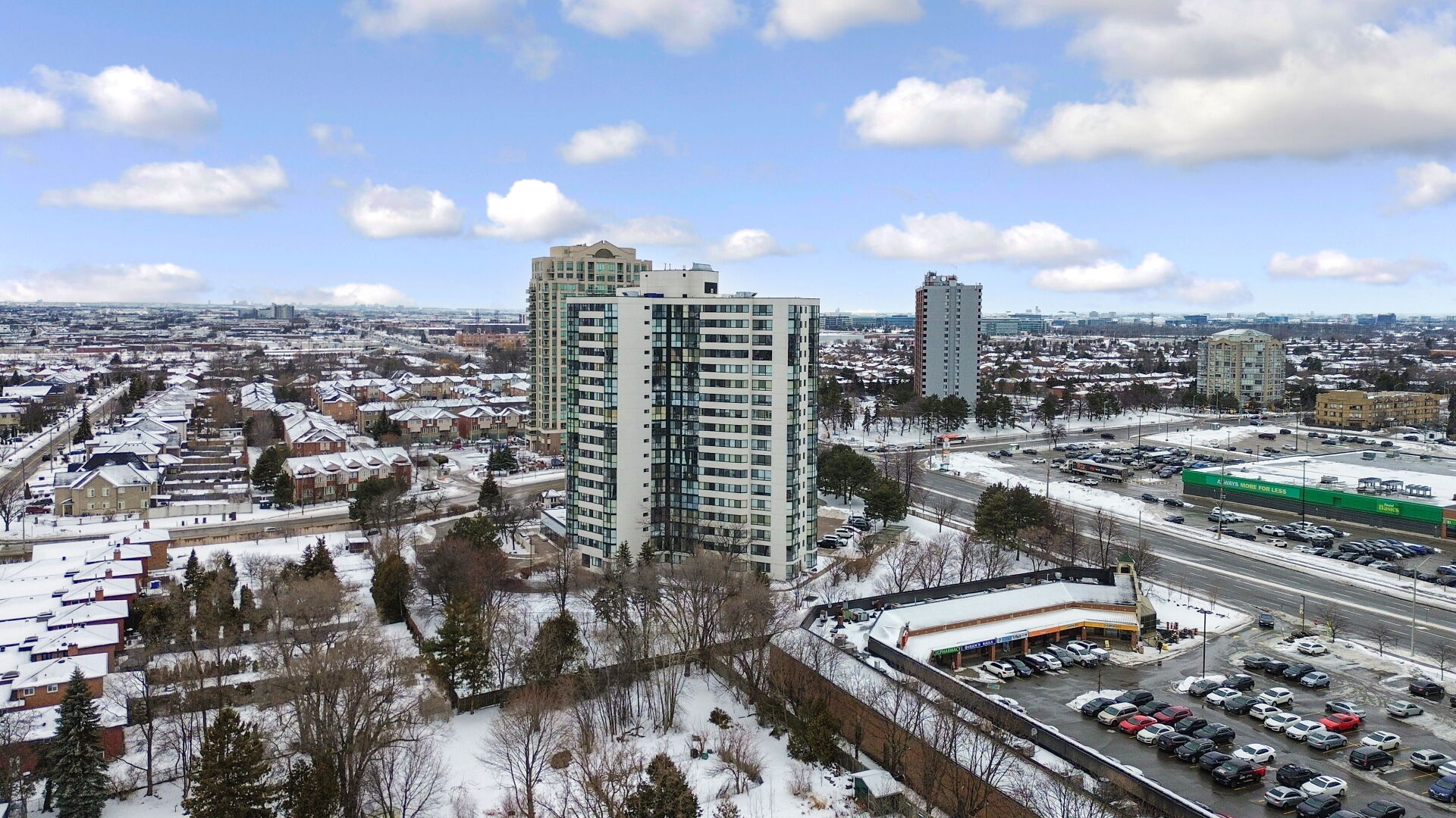 1360 Rathburn Road East, Mississauga, ON L4W 4H4