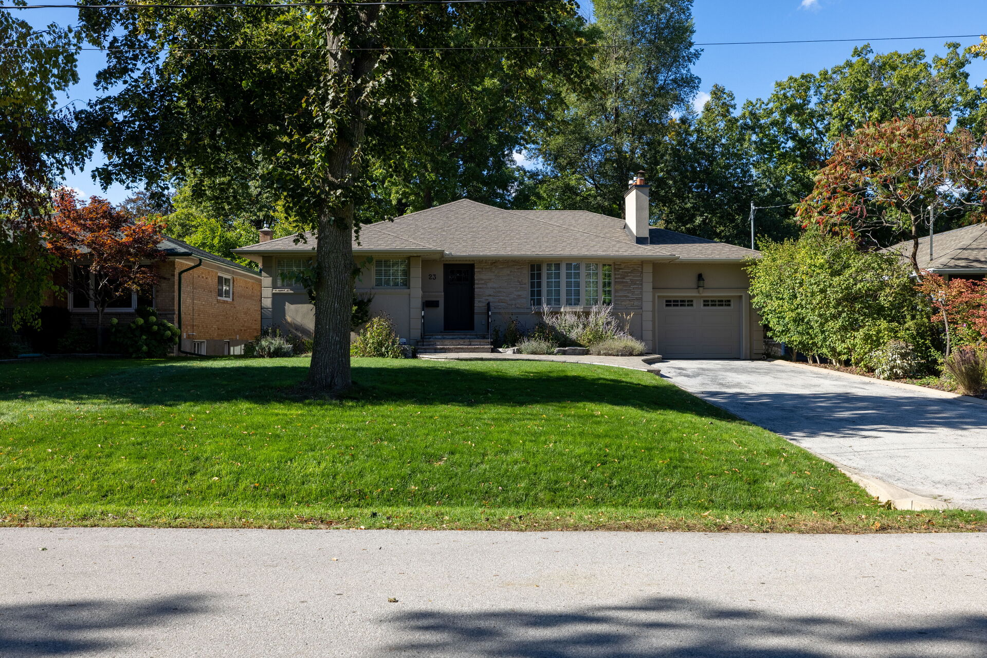 23 Glenmanor Drive, Oakville, ON L6K 2B3 Virtual Tour