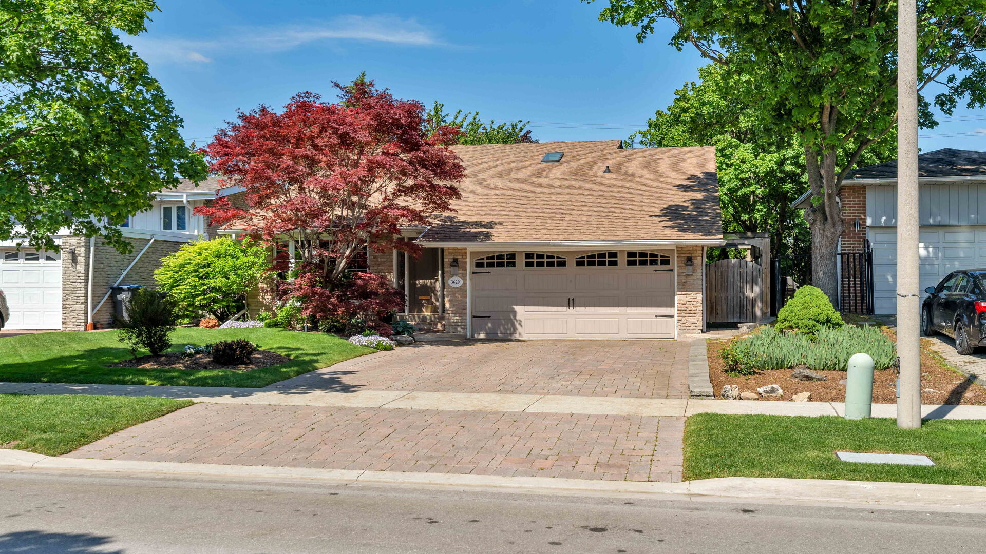 3629 Swirlingleaves Crescent, Mississauga, ON L4Y 3P7 Virtual Tour
